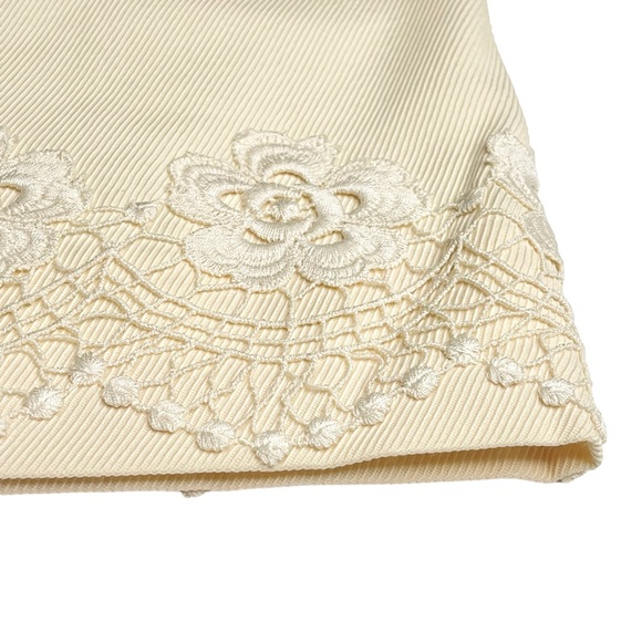 Valentino 𑁍 Chic Rose Lace Appliqué Ribbed Wool Pencil Skirt 𑁍 Cream 𑁍 4 - Picture 4 of 16
